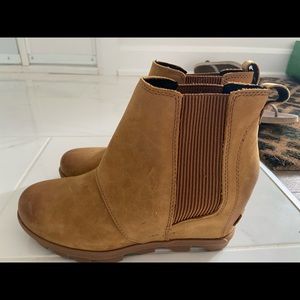 New with tags ladies sorel booties